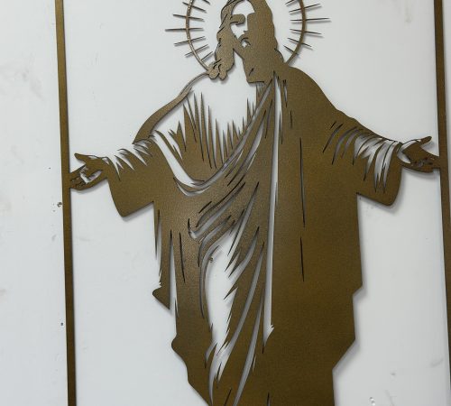 ישו בזרועות פתוחות – חיתוך לייזר מדויק ממתכת