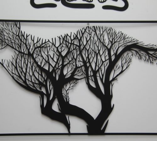 שועל היער – חיתוך לייזר ממתכת עם נוכחות טבעית